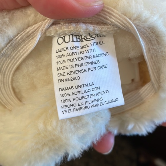 Kids Winter Scarf & Ear-Muffs - Picture 3 of 3